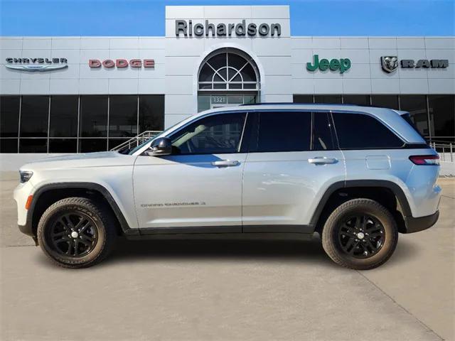 2023 Jeep Grand Cherokee Laredo 4x4