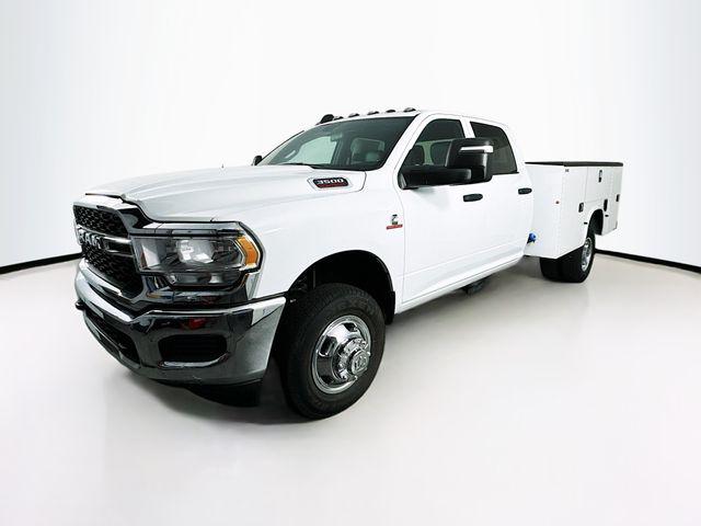 2024 RAM Ram 3500 Chassis Cab RAM 3500 TRADESMAN CREW CAB CHASSIS 4X4 60 CA