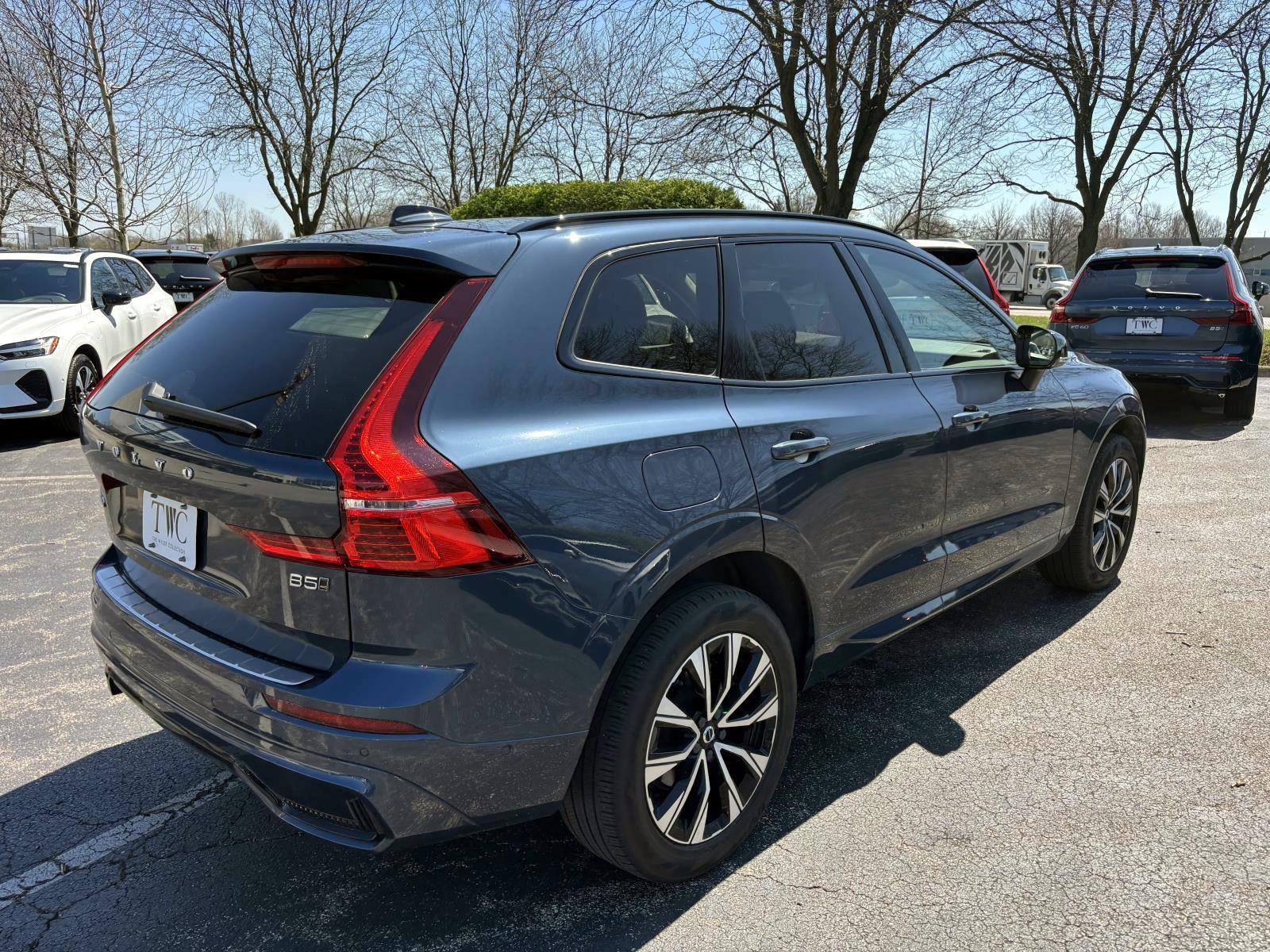 View vehicle photo 5