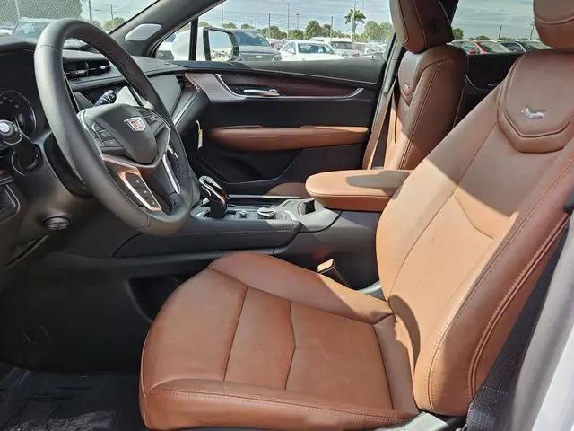 2025 Cadillac XT5 FWD Premium Luxury