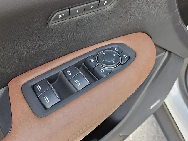 2025 Cadillac XT5 FWD Premium Luxury