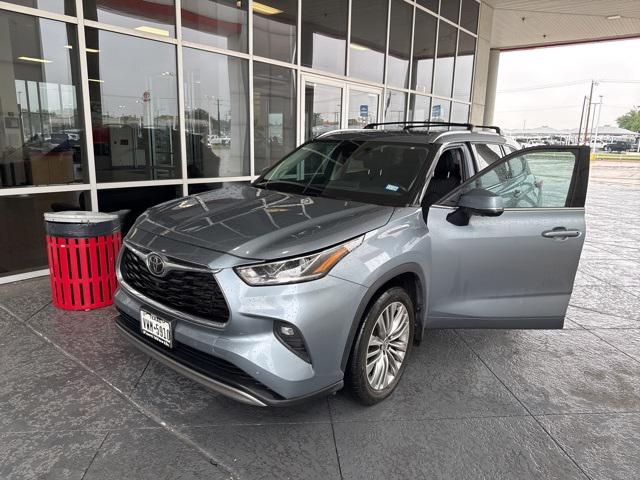 2022 Toyota Highlander Platinum