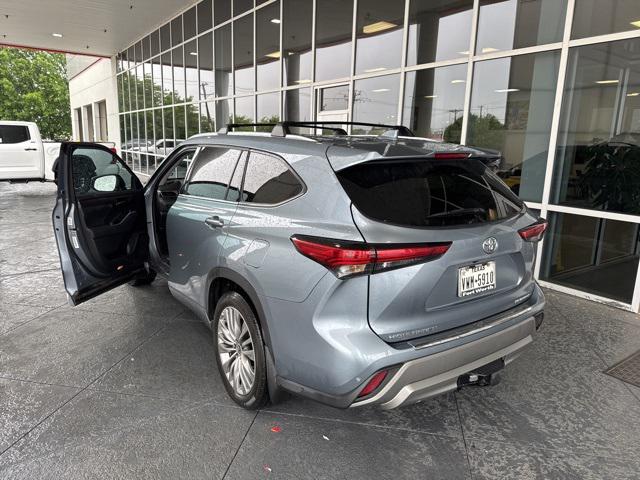 2022 Toyota Highlander Platinum