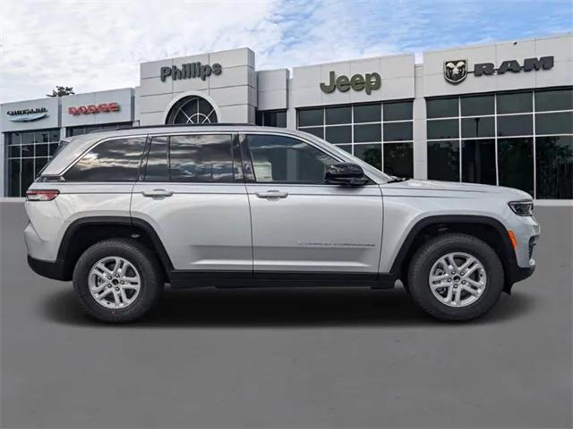 2025 Jeep Grand Cherokee GRAND CHEROKEE LAREDO 4X2