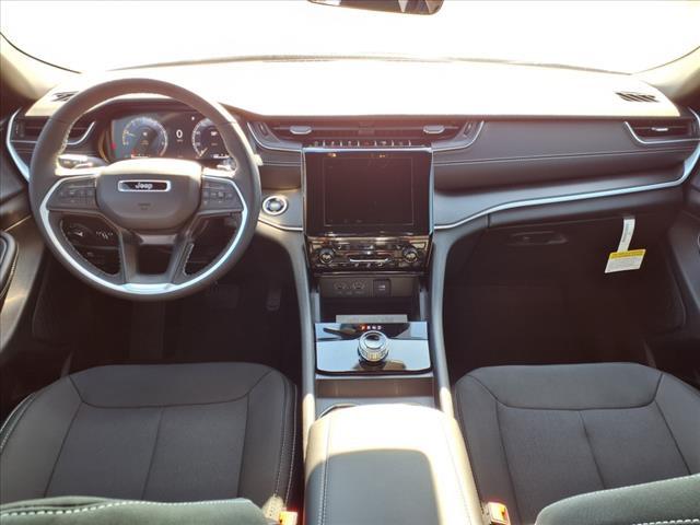 2025 Jeep Grand Cherokee GRAND CHEROKEE L LAREDO X 4X4