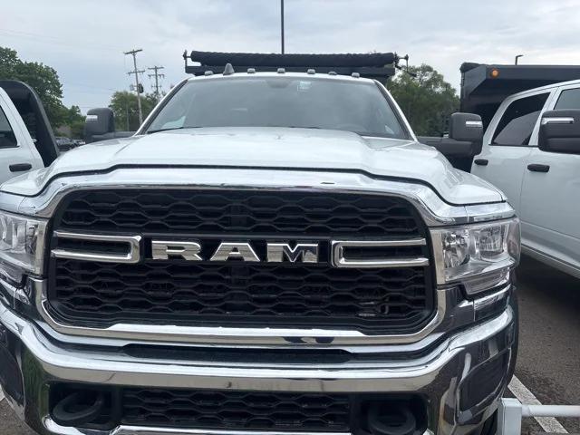 2024 RAM Ram 5500 Chassis Cab RAM 5500 TRADESMAN CHASSIS CREW CAB 4X4 84 CA 2024 RAM Ram 5500 Chassis Cab RAM 5500 TRADESMAN CHASSIS CREW CAB 4X4 84 CA