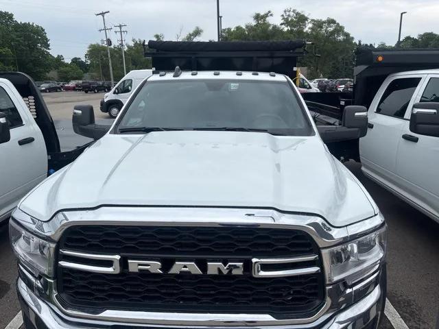 2024 RAM Ram 5500 Chassis Cab RAM 5500 TRADESMAN CHASSIS CREW CAB 4X4 84 CA 2024 RAM Ram 5500 Chassis Cab RAM 5500 TRADESMAN CHASSIS CREW CAB 4X4 84 CA