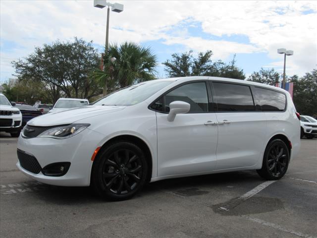 2020 Chrysler Pacifica Touring