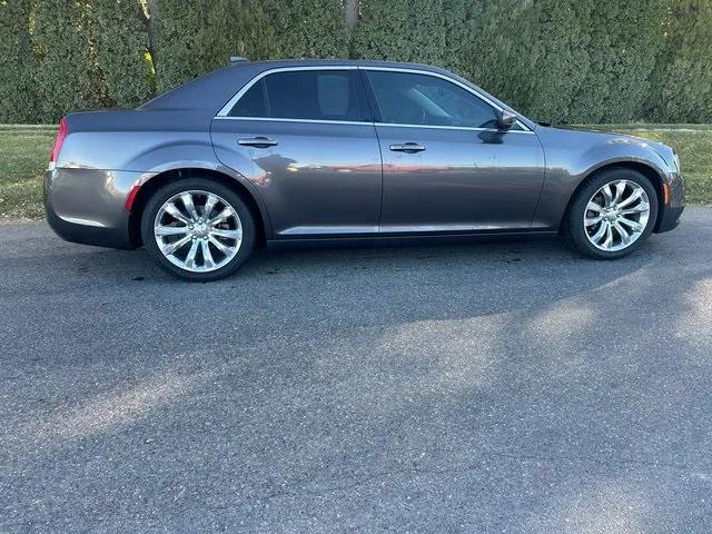 2017 Chrysler 300 Limited