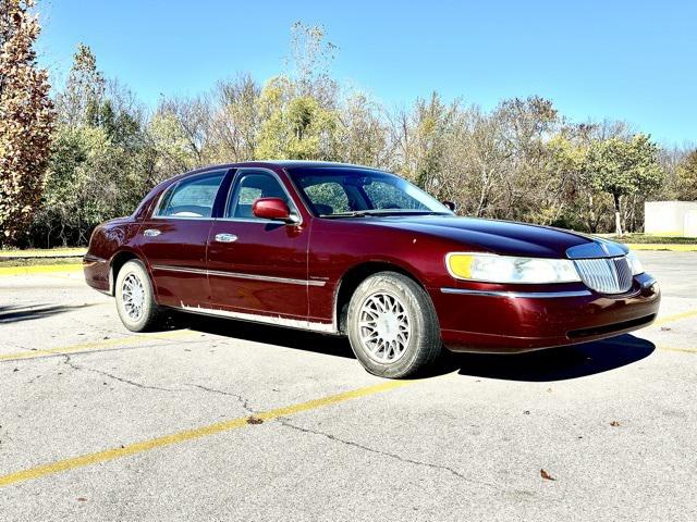 2002 Lincoln Town Car