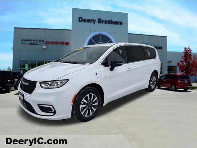 2025 Chrysler Pacifica Hybrid PACIFICA PLUG-IN HYBRID SELECT