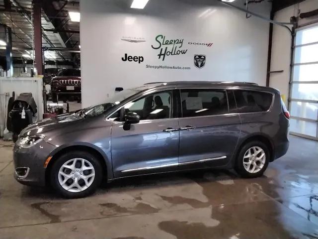 2017 Chrysler Pacifica Touring-L Plus