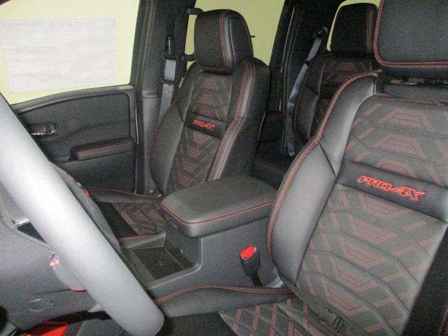 2025 Nissan Frontier Crew Cab PRO-4X 4x4