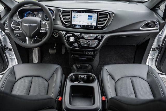 2025 Chrysler Voyager VOYAGER LX
