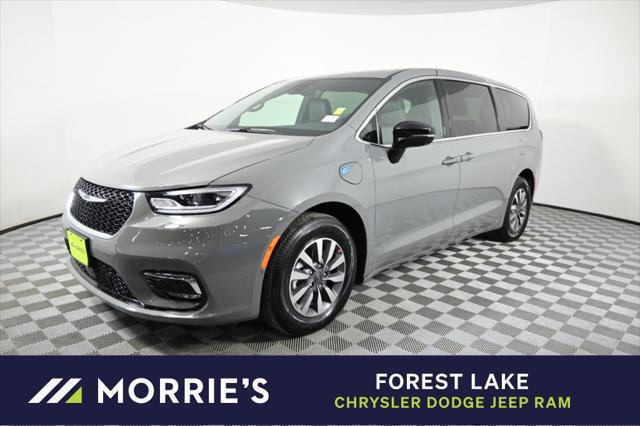 2025 Chrysler Pacifica Hybrid Select