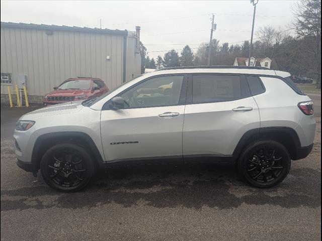 2025 Jeep Compass COMPASS LATITUDE 4X4