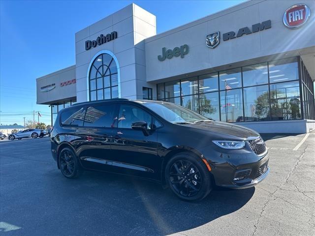 2025 Chrysler Pacifica PACIFICA LIMITED