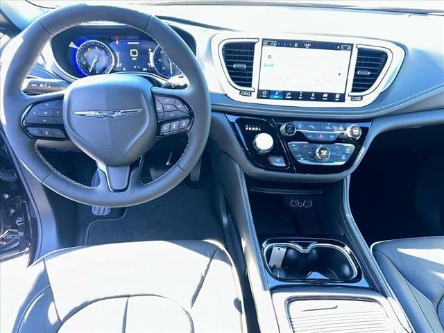 2025 Chrysler Pacifica PACIFICA LIMITED