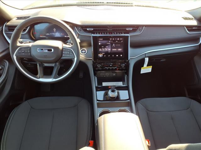 2025 Jeep Grand Cherokee GRAND CHEROKEE L LAREDO 4X4