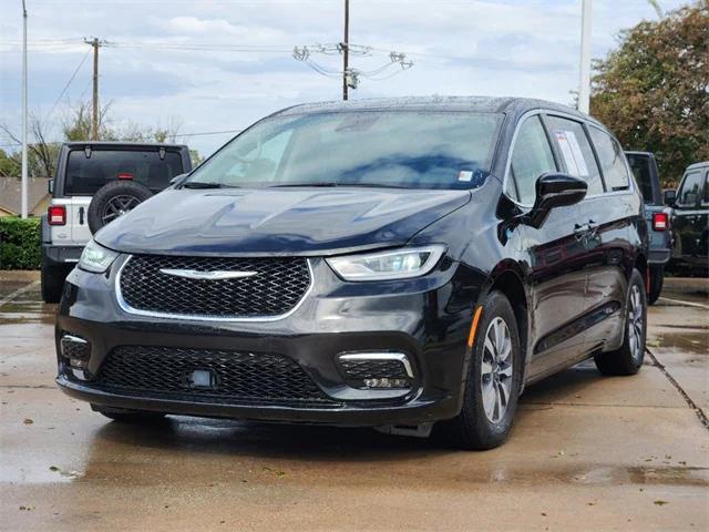 2024 Chrysler Pacifica Hybrid Select