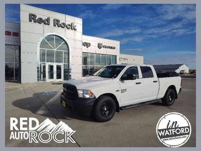 2022 RAM 1500 Classic Tradesman Crew Cab 4x4 64 Box