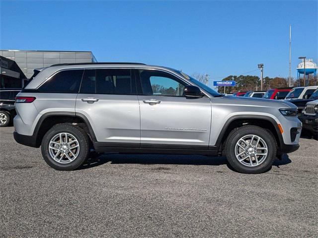 2025 Jeep Grand Cherokee GRAND CHEROKEE LAREDO X 4X4