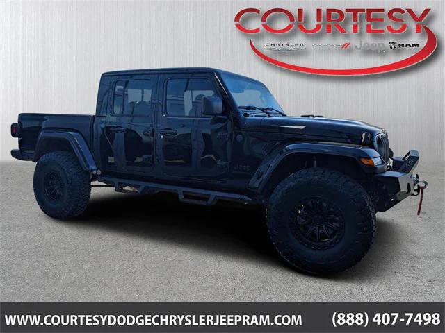 2025 Jeep Gladiator GLADIATOR NIGHTHAWK 4X4