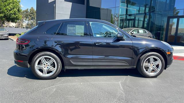 2017 Porsche Macan AWD 6