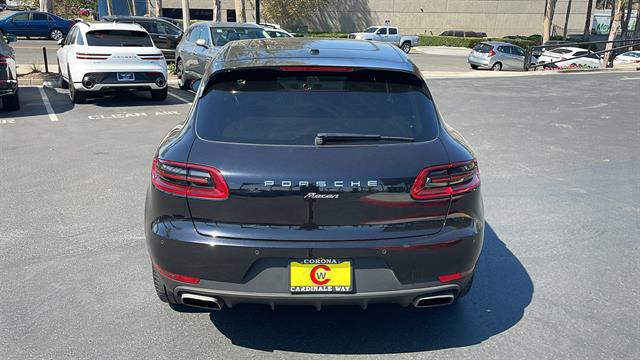 2017 Porsche Macan AWD 8