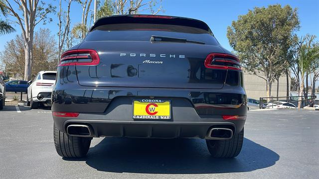 2017 Porsche Macan AWD 10