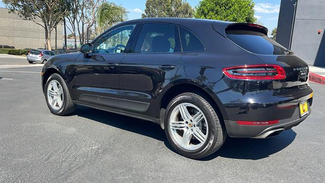 2017 Porsche Macan AWD 11