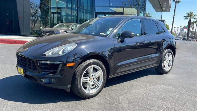 2017 Porsche Macan AWD 13