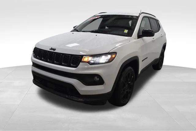 2025 Jeep Compass COMPASS LATITUDE 4X4