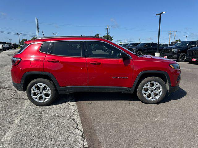 2025 Jeep Compass COMPASS LATITUDE 4X4