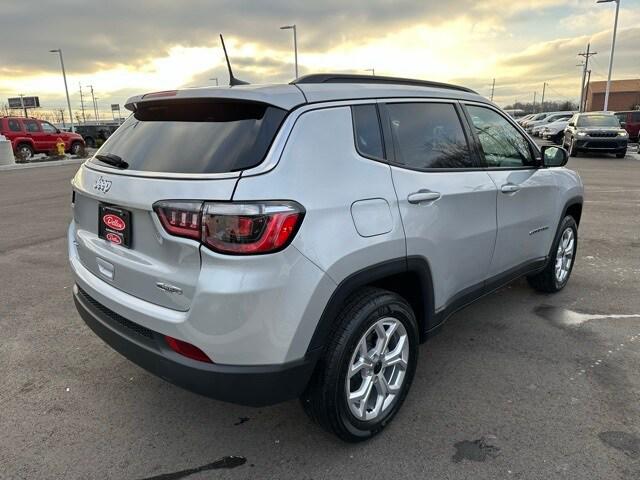 2025 Jeep Compass COMPASS LATITUDE 4X4