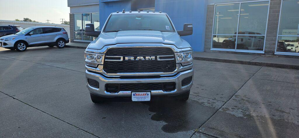 2024 RAM Ram 3500 Chassis Cab RAM 3500 TRADESMAN CREW CAB CHASSIS 4X4 60 CA