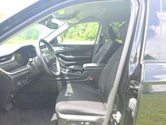 2022 Jeep Grand Cherokee L Laredo 4x2