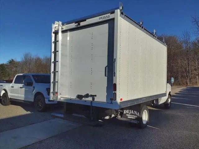 2025 Ford E-350 Cutaway E-Series Cutaway