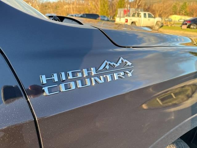2025 Chevrolet Suburban 4WD High Country