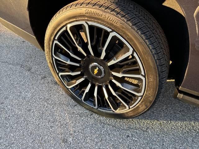 2025 Chevrolet Suburban 4WD High Country
