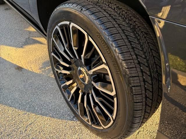 2025 Chevrolet Suburban 4WD High Country