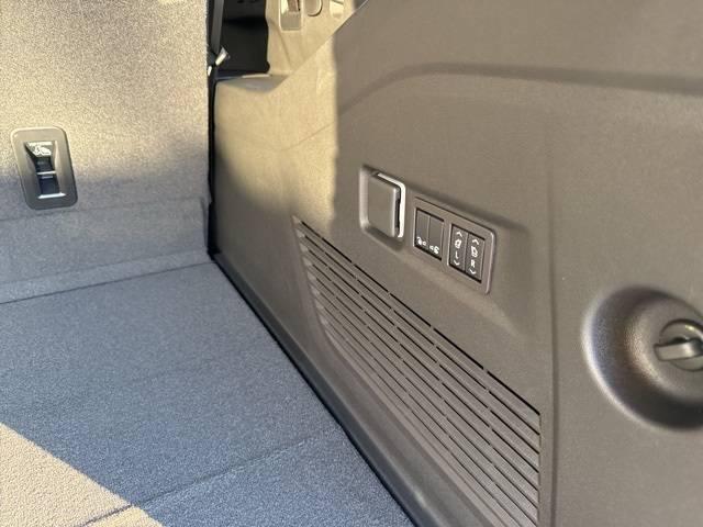 2025 Chevrolet Suburban 4WD High Country