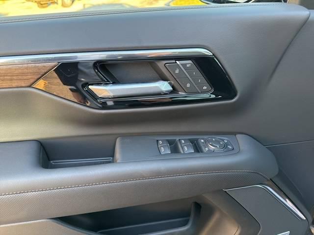 2025 Chevrolet Suburban 4WD High Country