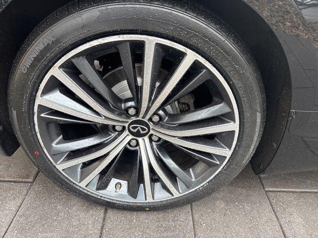 2022 INFINITI Q60 LUXE AWD