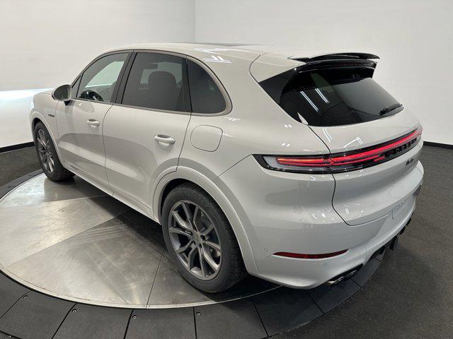 2025 Porsche Cayenne E-Hybrid Turbo
