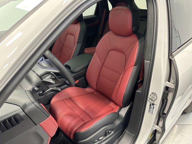 2025 Porsche Cayenne E-Hybrid Turbo