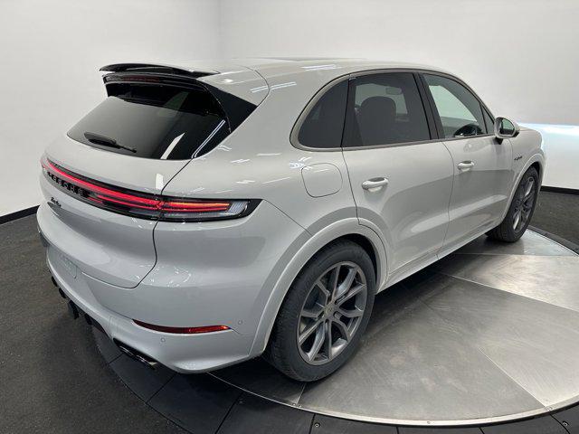 2025 Porsche Cayenne E-Hybrid Turbo