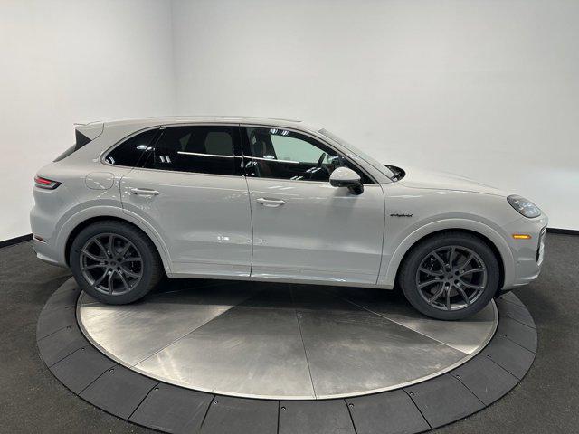 2025 Porsche Cayenne E-Hybrid Turbo