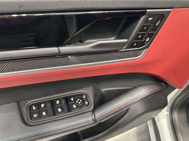 2025 Porsche Cayenne E-Hybrid Turbo
