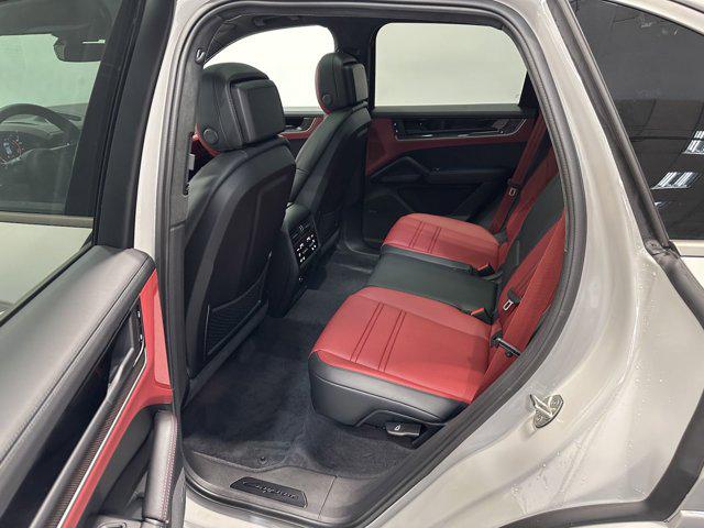 2025 Porsche Cayenne E-Hybrid Turbo